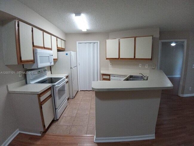 Foto del edificio - 9999 Summerbreeze Dr