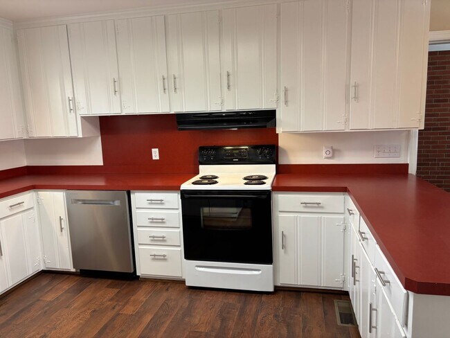 Foto del edificio - 3 BED, 2 BATH BRICK HOME IN ASHEBORO!