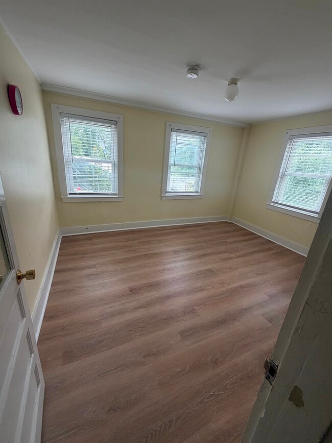 Building Photo - 27 Ashuelot St