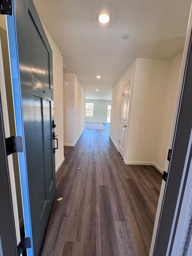Building Photo - Beautiful new home with solar for rent in ...