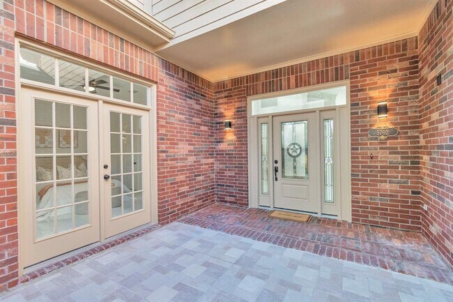 Building Photo - 5702 Stratford Gardens Dr