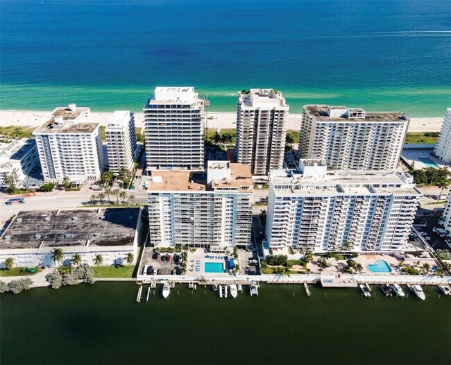 Foto del edificio - 5750 Collins Ave