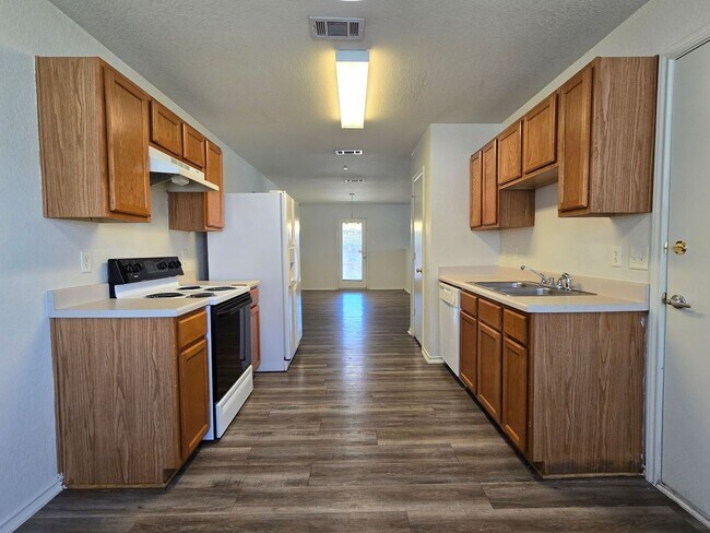 Foto del edificio - 3303 Driftwood Dr