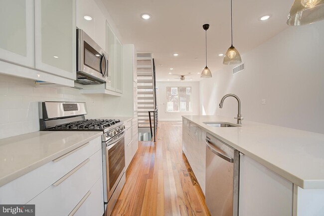 Foto del edificio - 713 Emily St