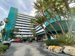 Building Photo - 1700 NW N River Dr