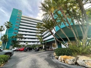 Building Photo - 1700 NW N River Dr