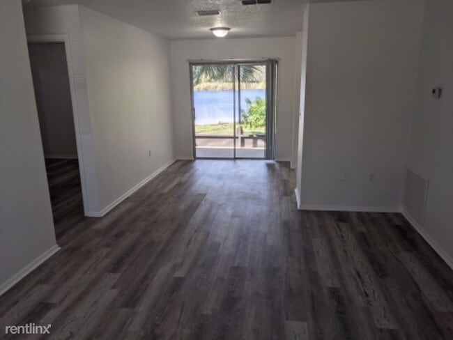 Building Photo - 2 br, 1 bath Townhome - 4624 N Goldenrod Rd