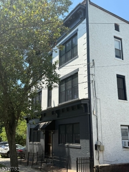 Building Photo - 130 Forest St