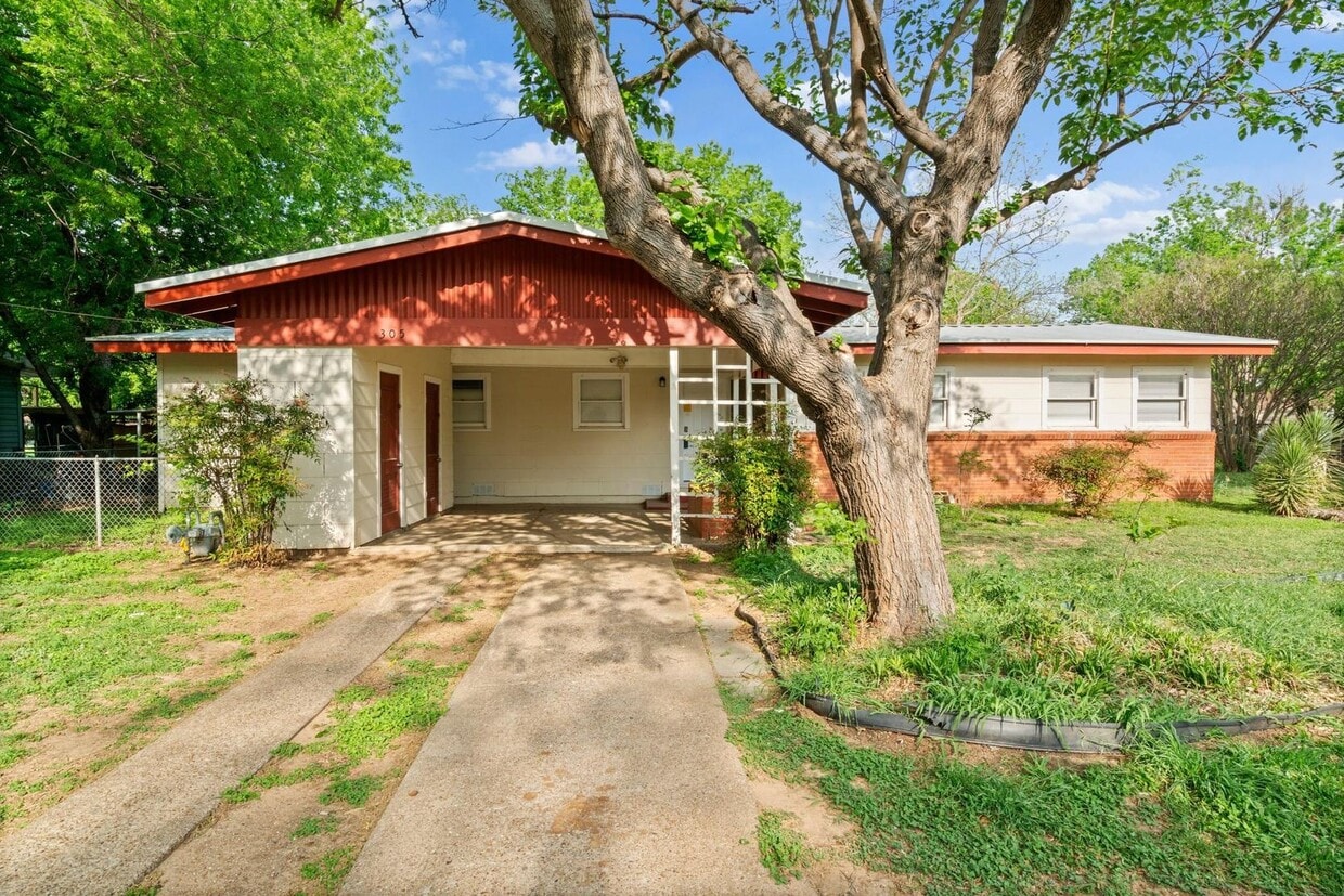 Primary Photo - Charming Home in Historic Granbury