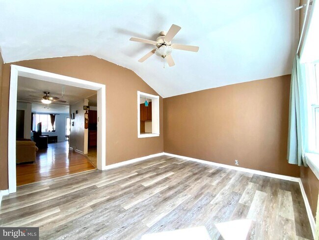 Building Photo - 309 Park Dr
