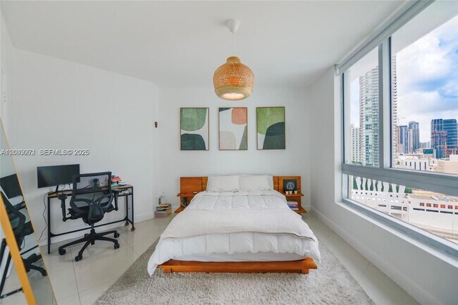 Foto del edificio - 350 S Miami Ave