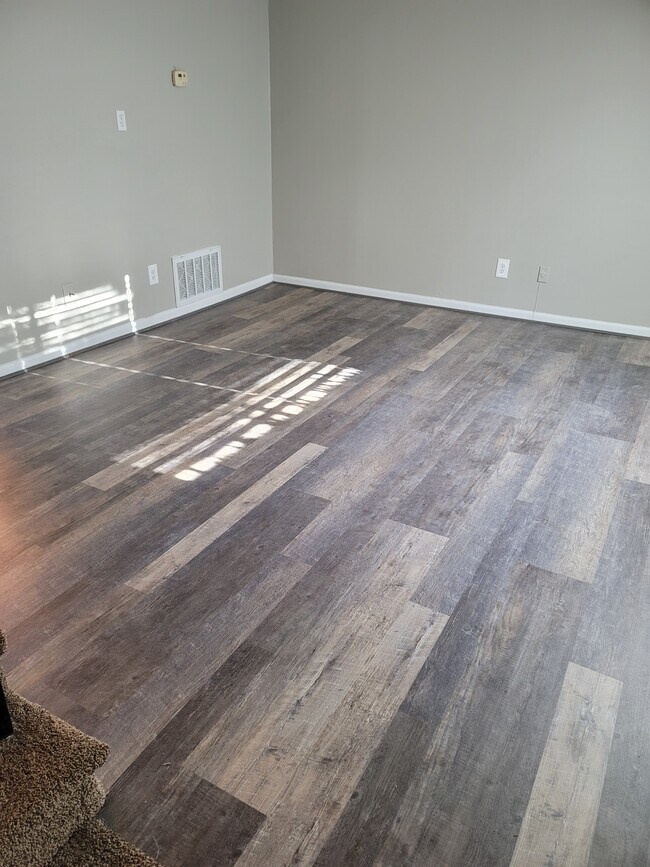 Building Photo - 1021 Cedar Ave