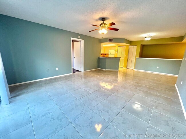 Building Photo - 1100 Crestwood Ct S