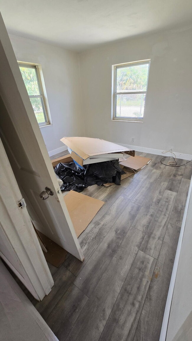 Foto del edificio - 1564 W 28th St