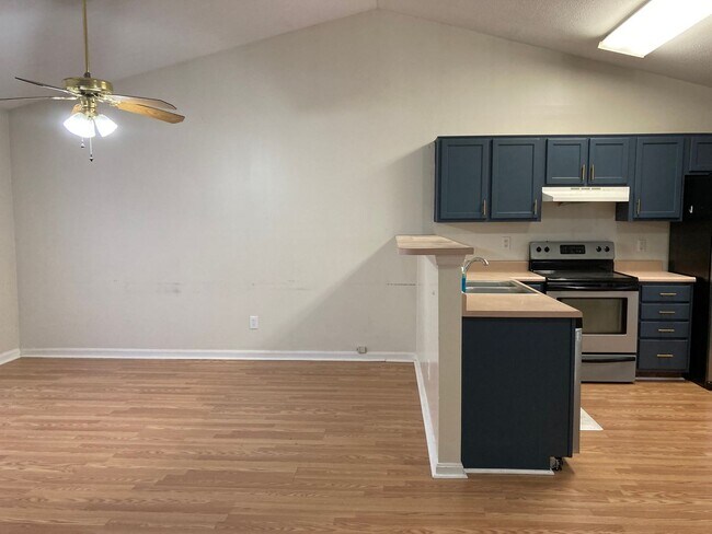 Foto del edificio - NEW YEAR & New and Improved Price