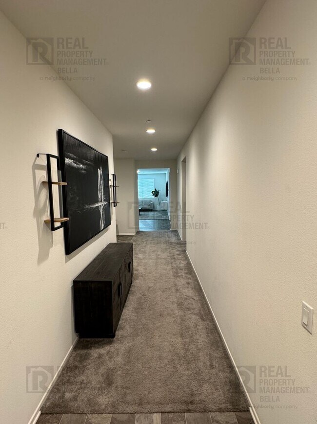Foto del edificio - Beautiful 3 Bed, 2 Bath Single-Story Home in McSweeny Farms with Open-Concept Living