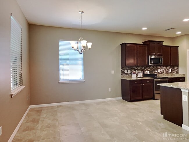 Foto del edificio - 11417 Warren Oaks Pl