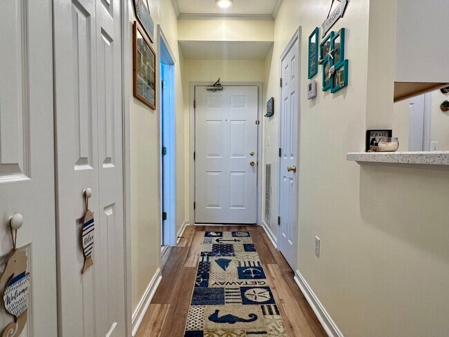 Foto del edificio - ADORABLE 2 BR, 2 BA CONDO - FURNISHED OR U...