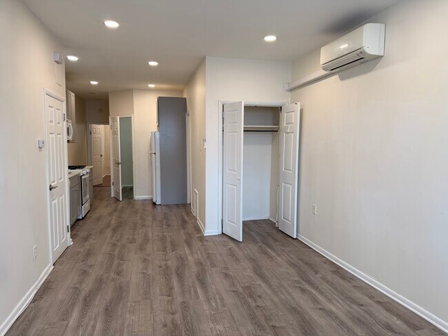 Foto del edificio - 2049 Snyder Ave