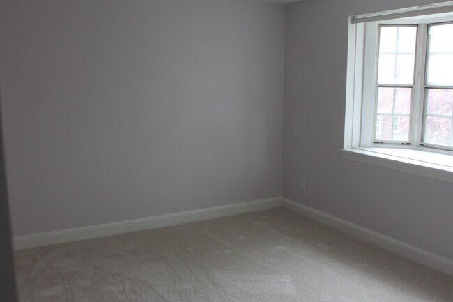 Building Photo - 2111 N Scott St