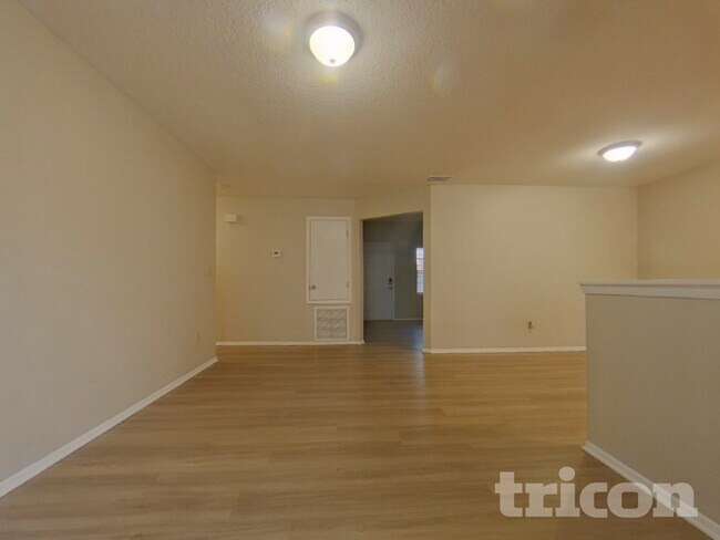 Foto del edificio - 2950 Bedford St