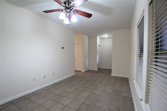 Building Photo - 2445 Monarch Dr