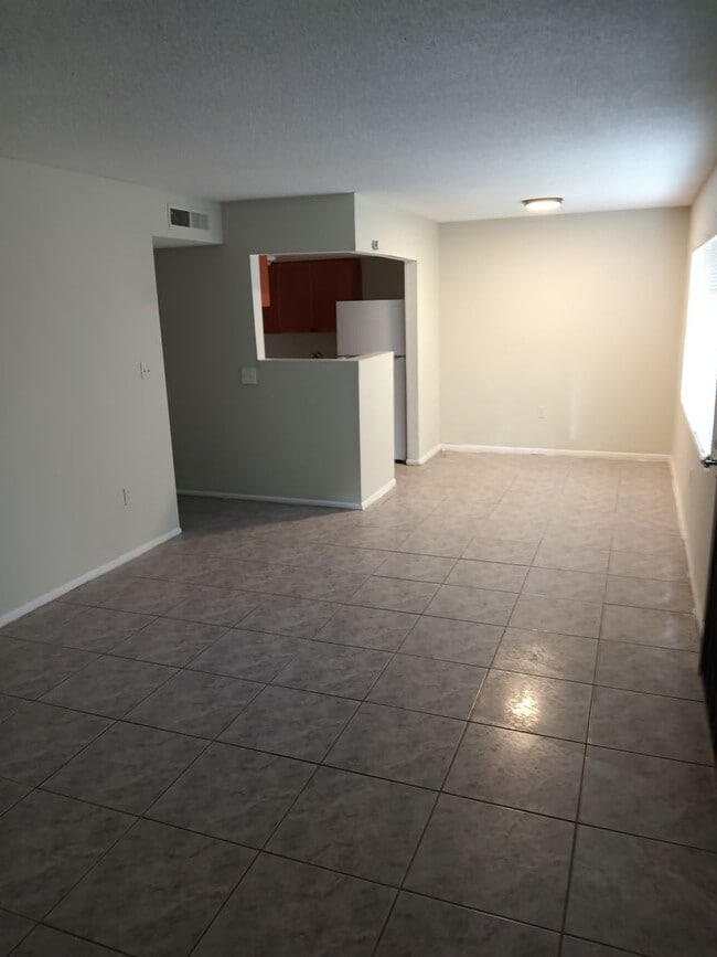 Foto del edificio - 1424 Holden Ave