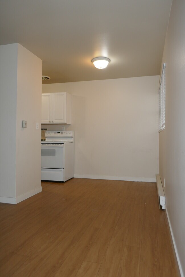dining area - 510 E Thomas St