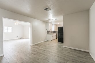 Building Photo - 15222 Wickbriar Dr