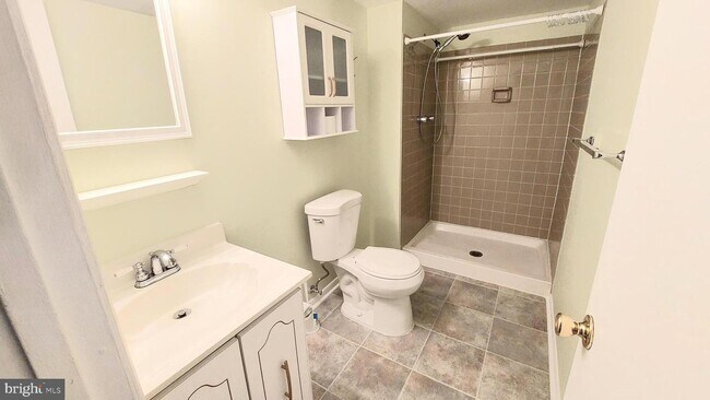 Building Photo - 5 Apricot Ct
