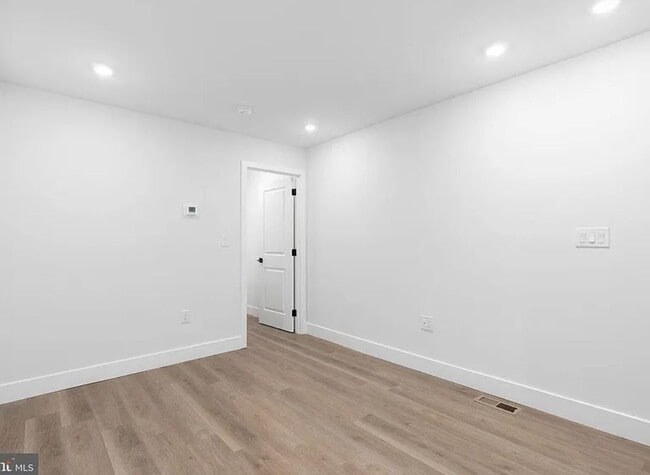 Foto del edificio - 2055 E Rush St