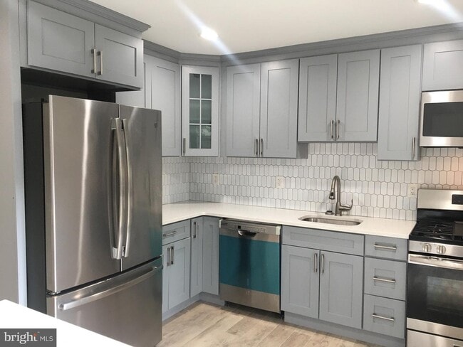 Building Photo - 592 Greenwich Ct