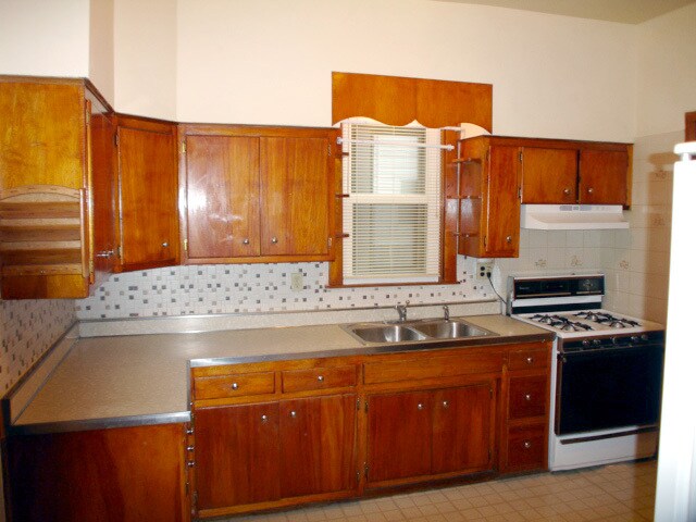 Kitchen - 3620 N Paulina St