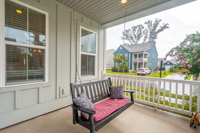 Foto del edificio - Impressive home in Oakfield loaded with up...
