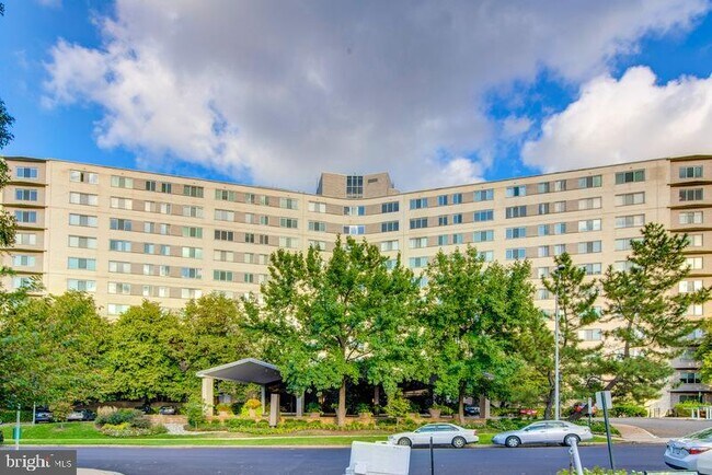 Foto del edificio - 1200 N Nash St