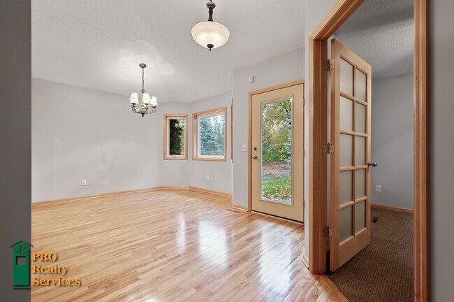 Foto del edificio - 3 Bedroom Townhome in Shorewood **Half Off...