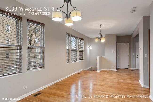 Foto del edificio - Huge Albany Park Duplex!