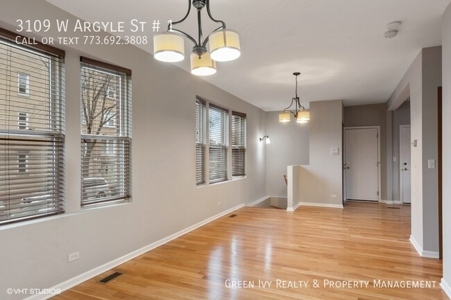 Building Photo - Huge Albany Park Duplex!