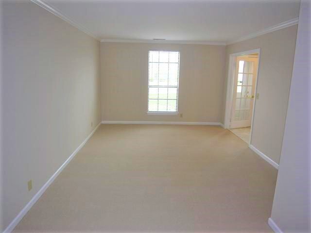 Foto del edificio - AVAILABLE MARCH 2nd... 3BR Townhome in Riv...