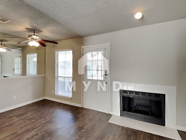 Building Photo - 4502 Gaston Ave Unit 314