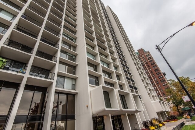 Foto del edificio - 3200 N Lake Shore Dr