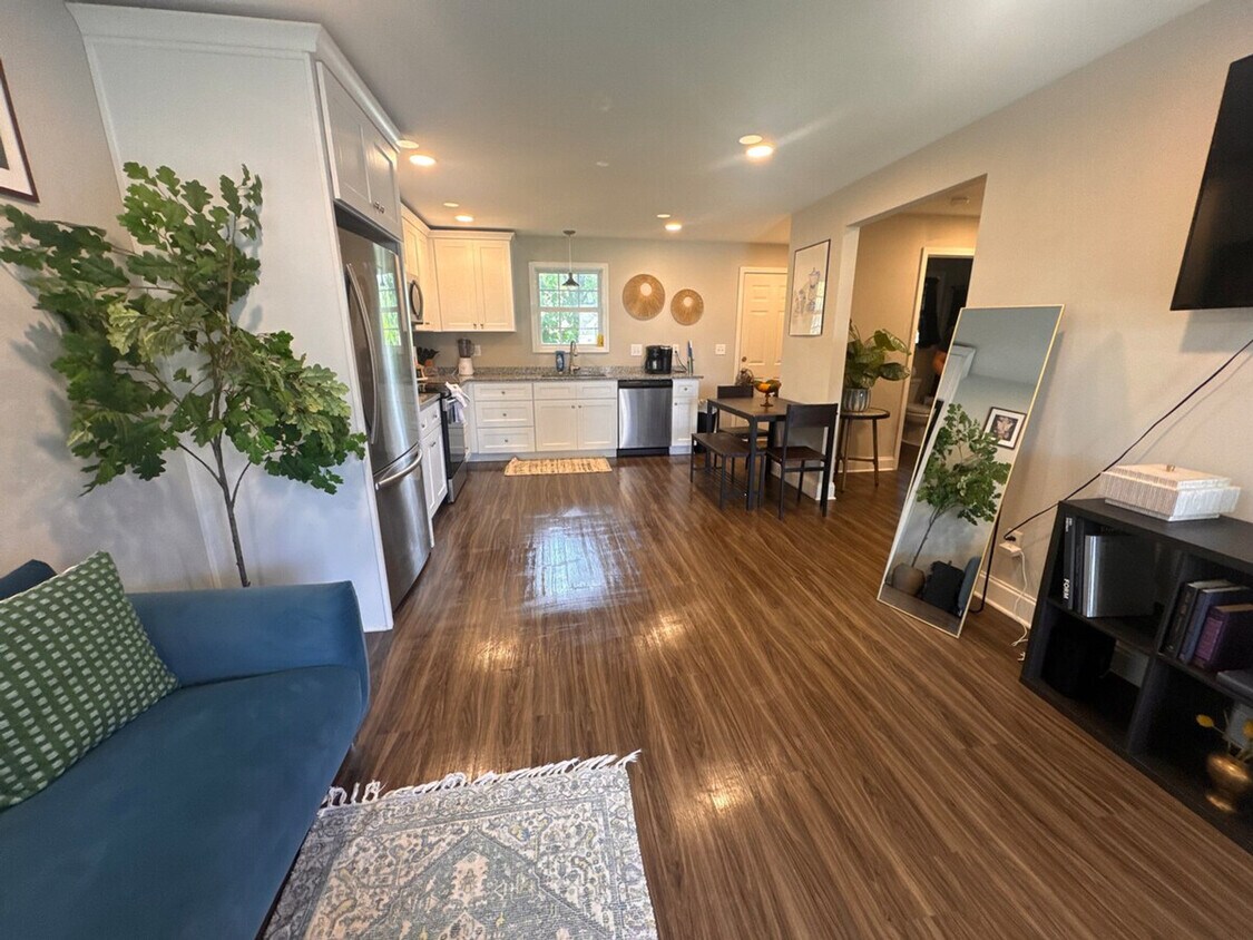 Foto principal - 119 Perry Rd