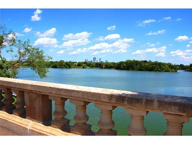 Foto del edificio - 1770 Humboldt Ave S