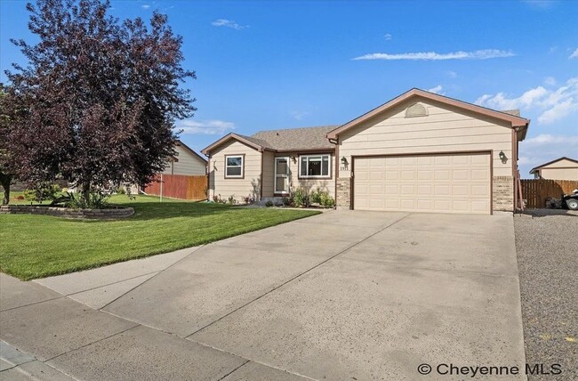 Building Photo - 1911 Meadow Dr