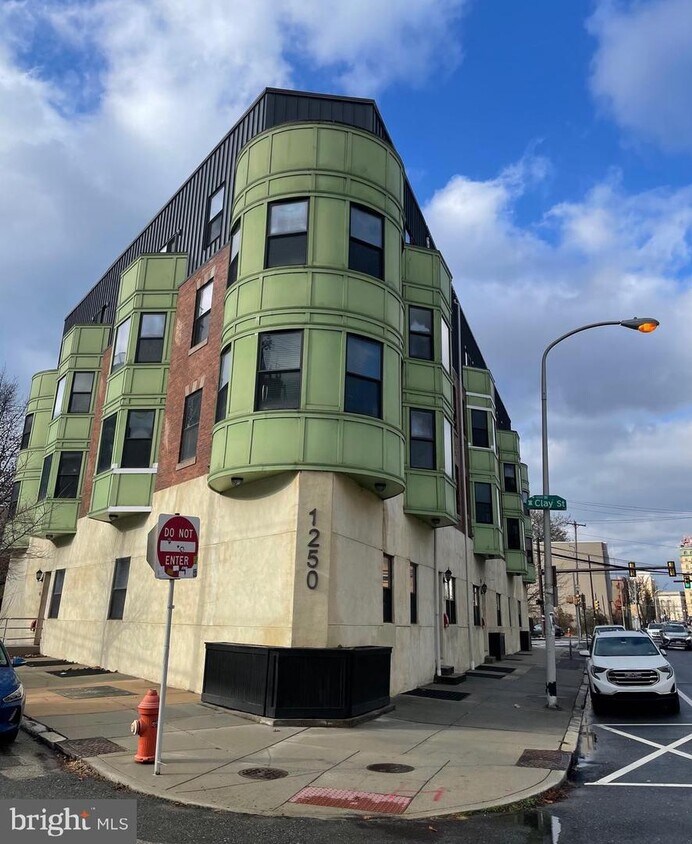 Primary Photo - 1250 Ridge Ave