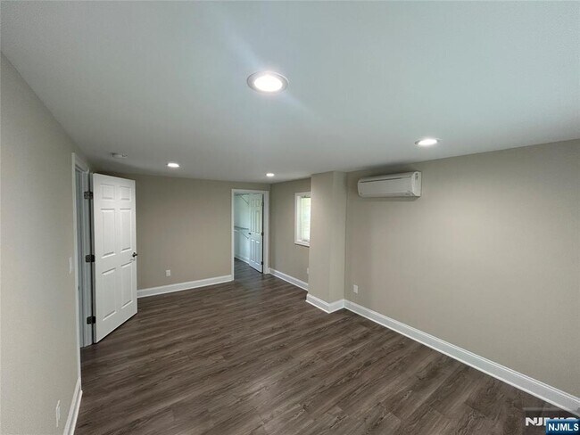 Foto del edificio - 380 Milford Ave.