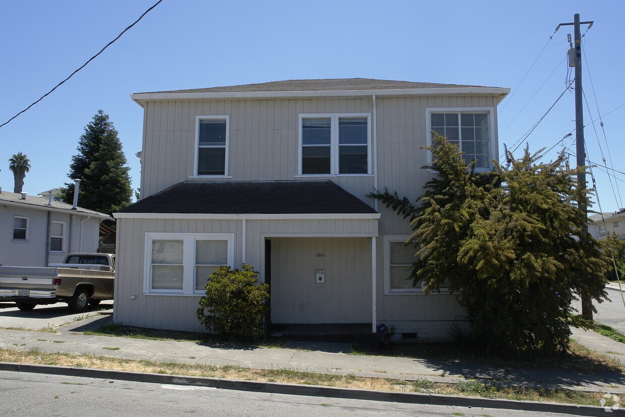 Building Photo - 3500-3504 Maple Ave