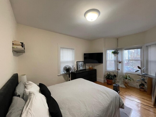 Building Photo - 23 Hall St