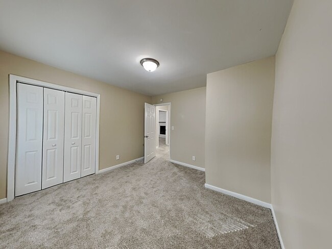 Building Photo - $1000 OFF!! Wonderful 3 Bedroom Home locat...