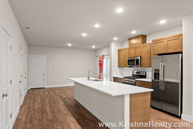 Building Photo - Beautiful Newer 3BD* 2.5 BA* Home in Betha...